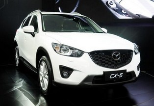 2013款馬自達(dá)CX-52.0L 自動(dòng)四驅(qū)尊貴版